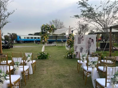 艾莉亞婚禮佈置-婚禮場地佈置|婚禮企劃設計|婚禮佈置推薦-服務項目-婚禮佈置-23800潮州証婚加婚紗牆椅背花 (2)